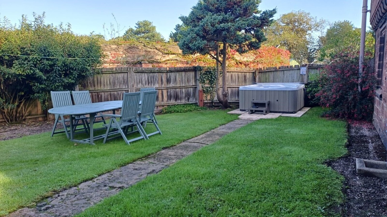 Photo of Outdoor in Thornton Hough