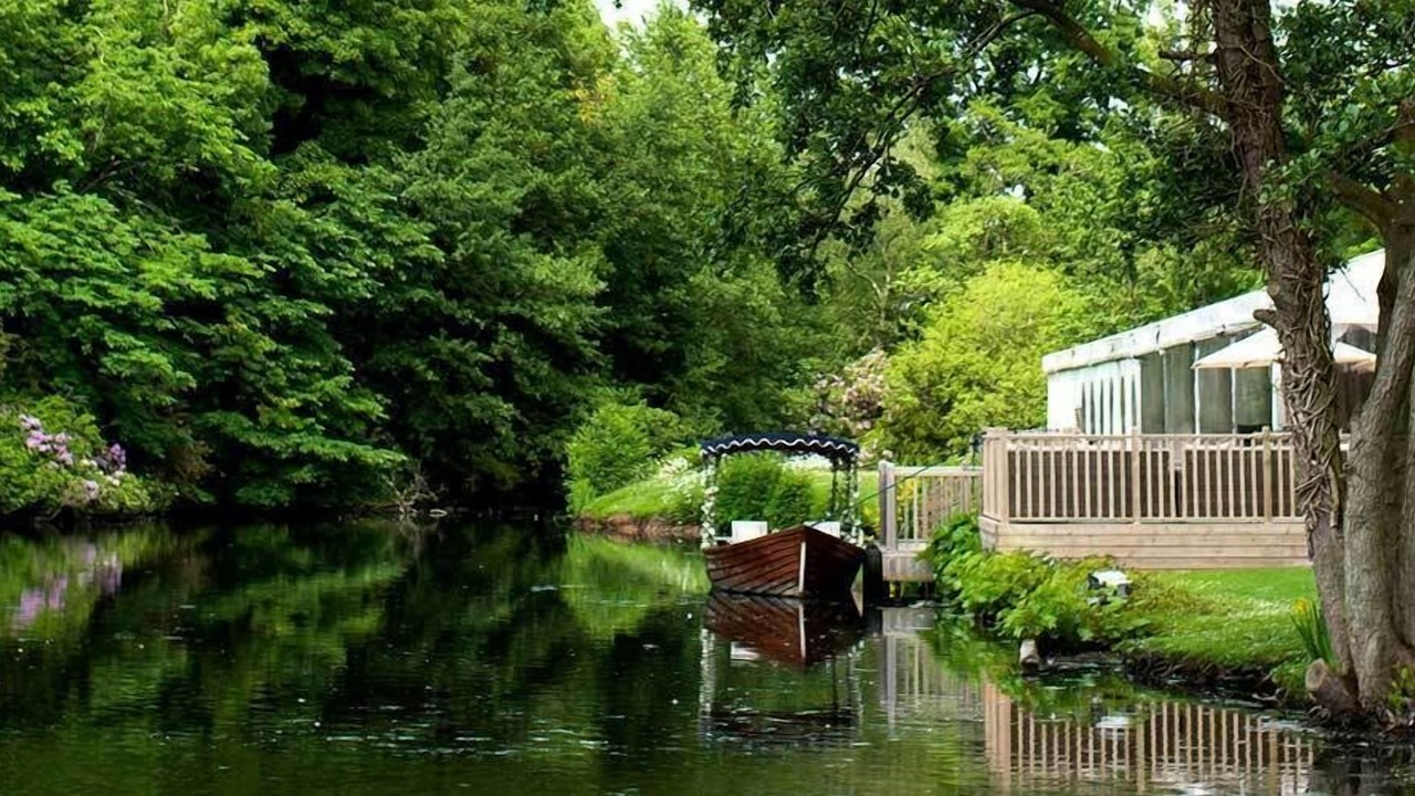 Photo of Outdoor in Thornton Hough