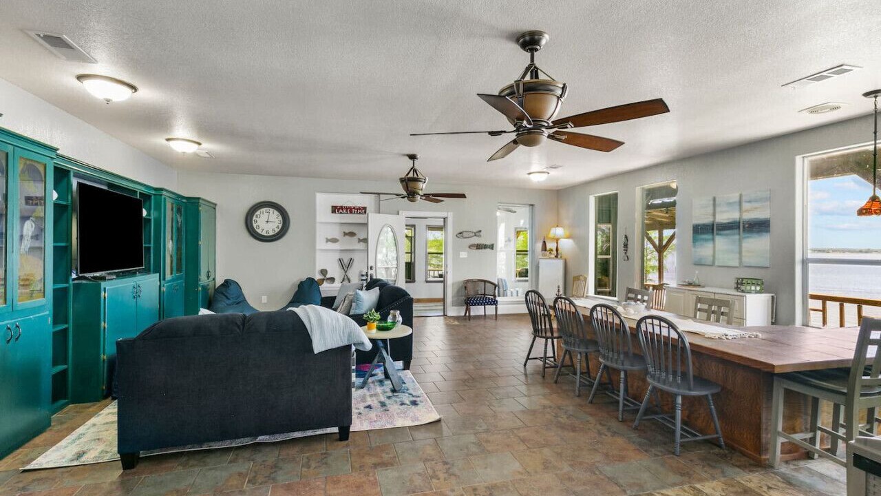 Photo of Livingroom in Redwood
