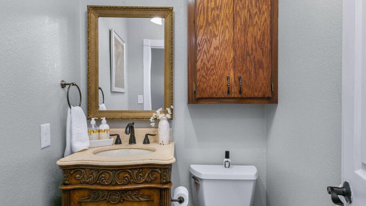 Photo of Bathroom in Redwood