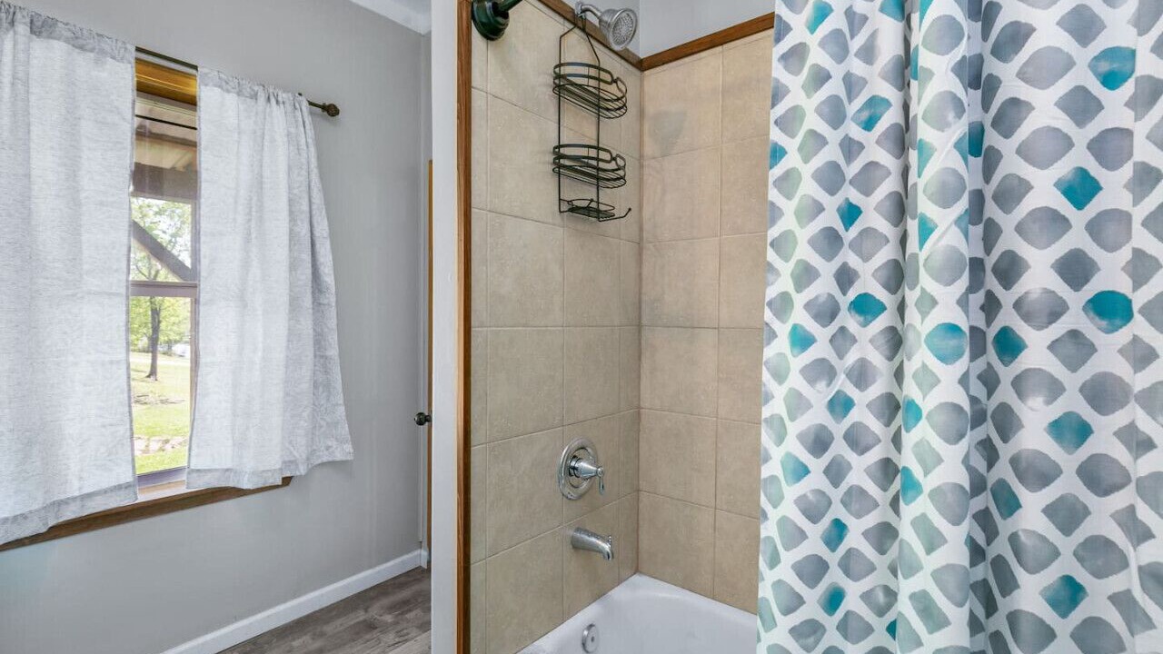 Photo of Bathroom in Redwood