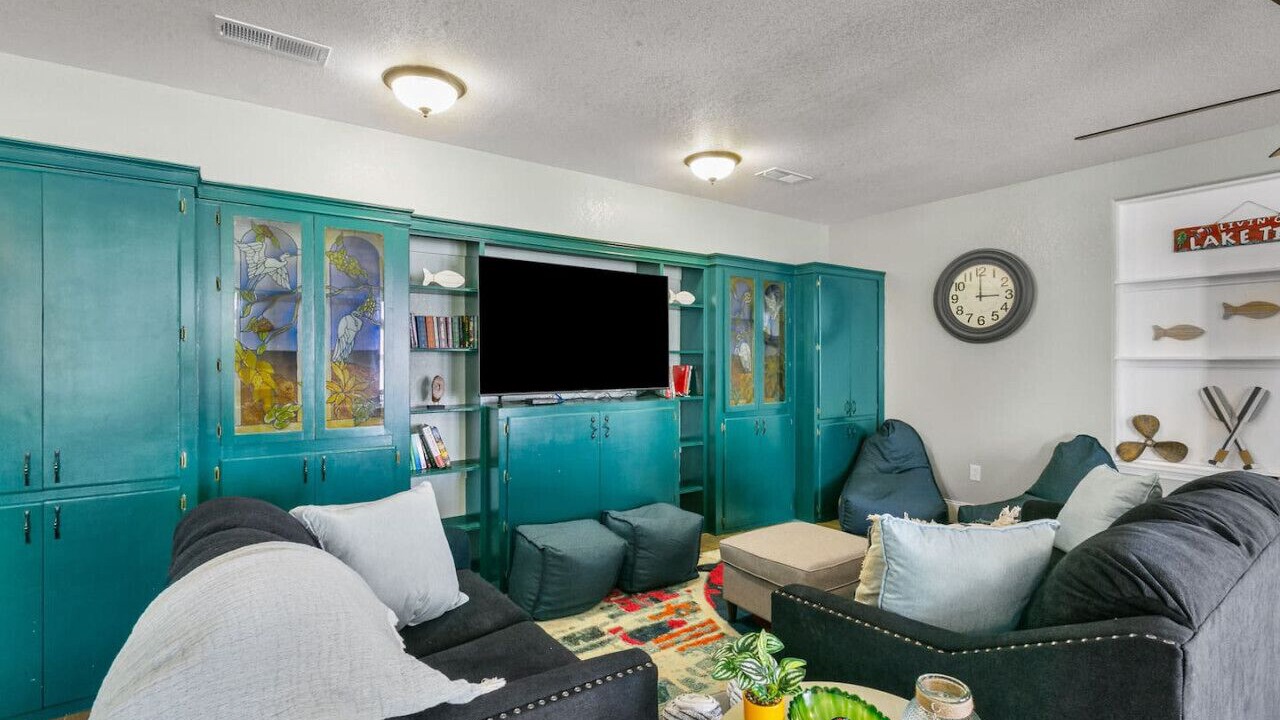 Photo of Bedroom in Redwood