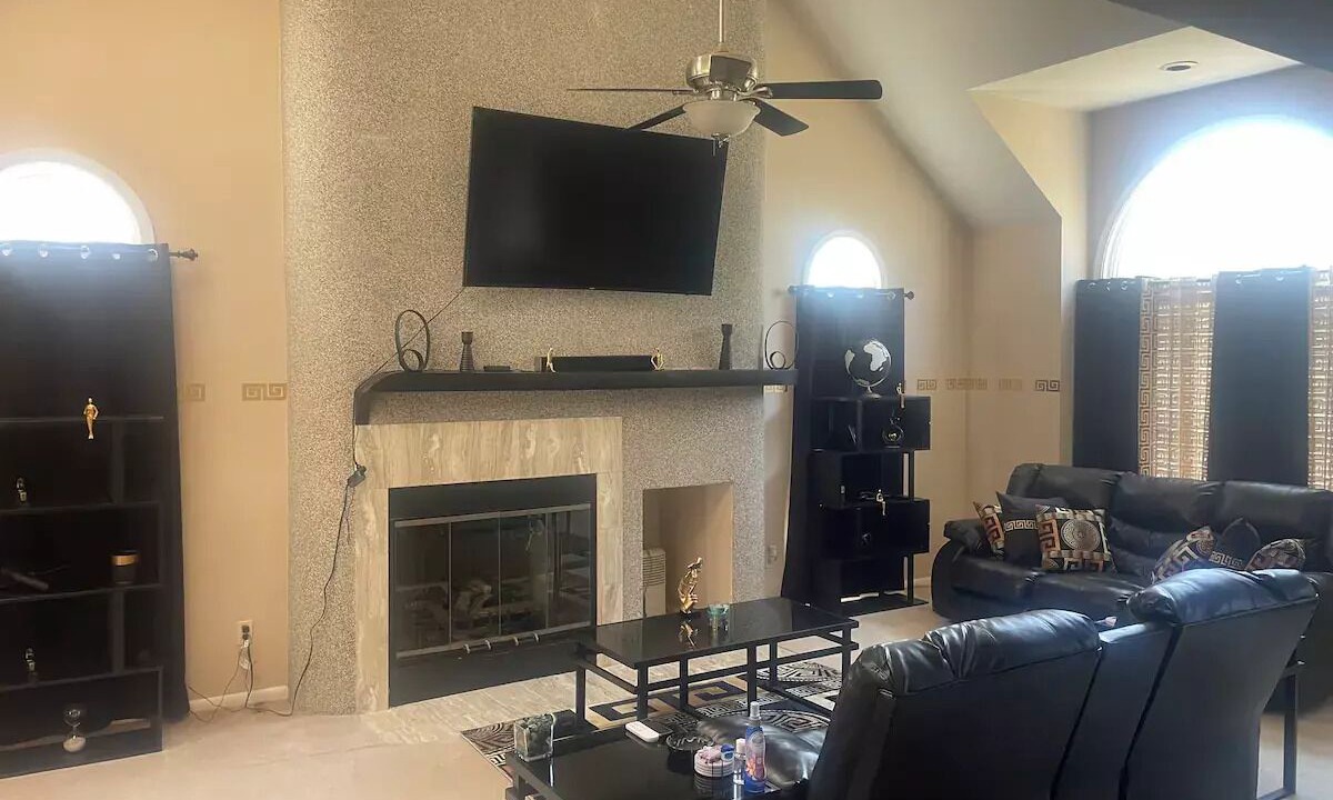 Photo of Livingroom in Greenbrier West