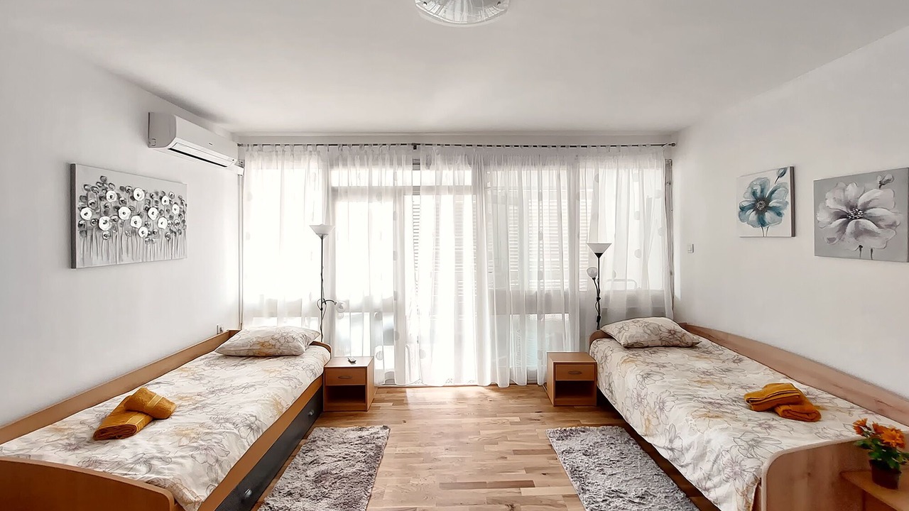Photo of Bedroom in Cove Parja