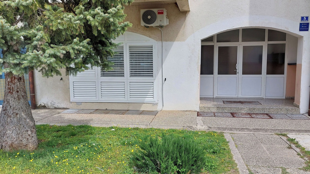 Photo of Outdoor in Cove Parja