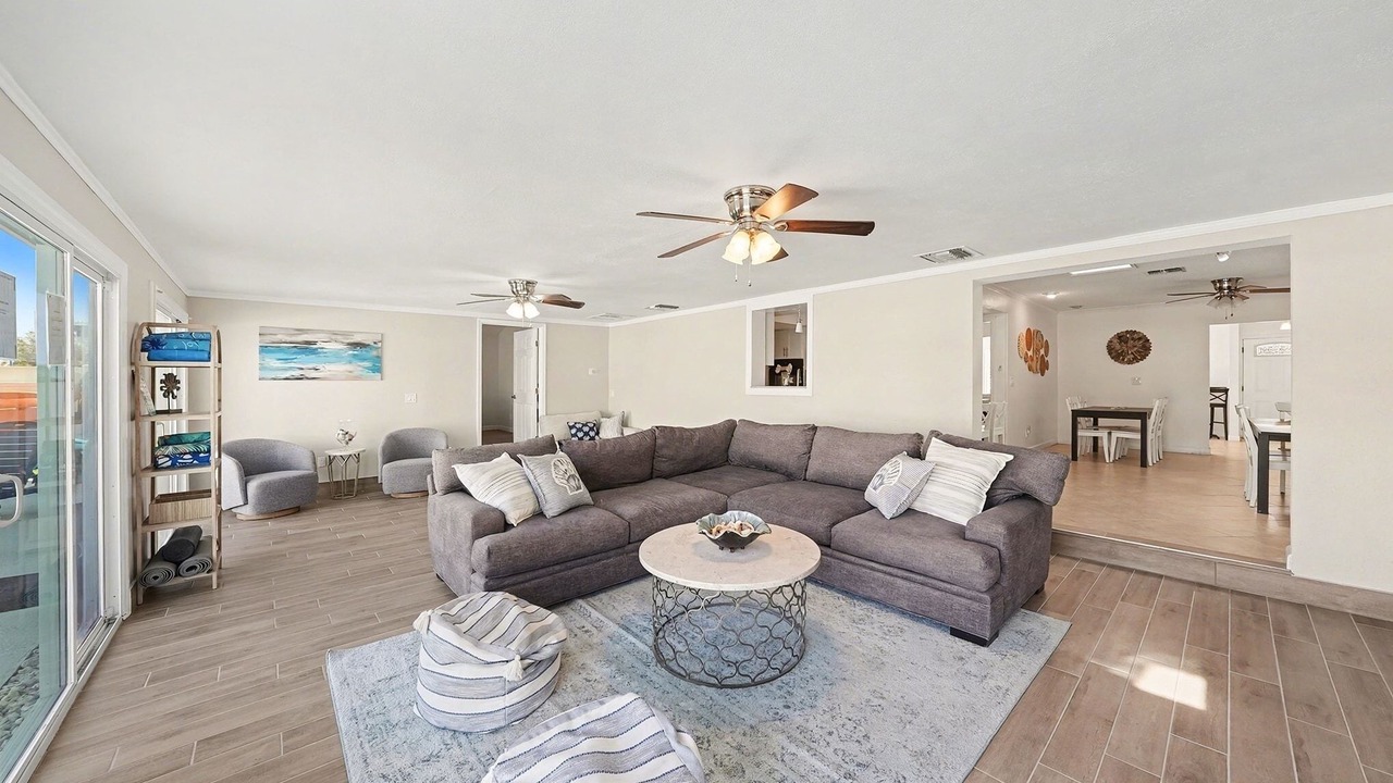 Photo of Livingroom in Bay Crest Park