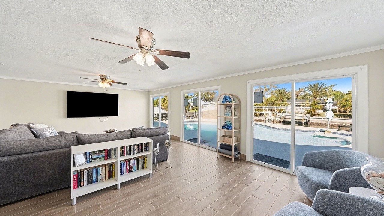 Photo of Livingroom in Bay Crest Park