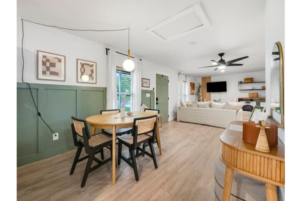 Photo of Livingroom in Central Arlington