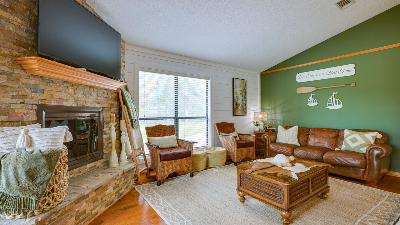 Photo of Livingroom in Oakhurst