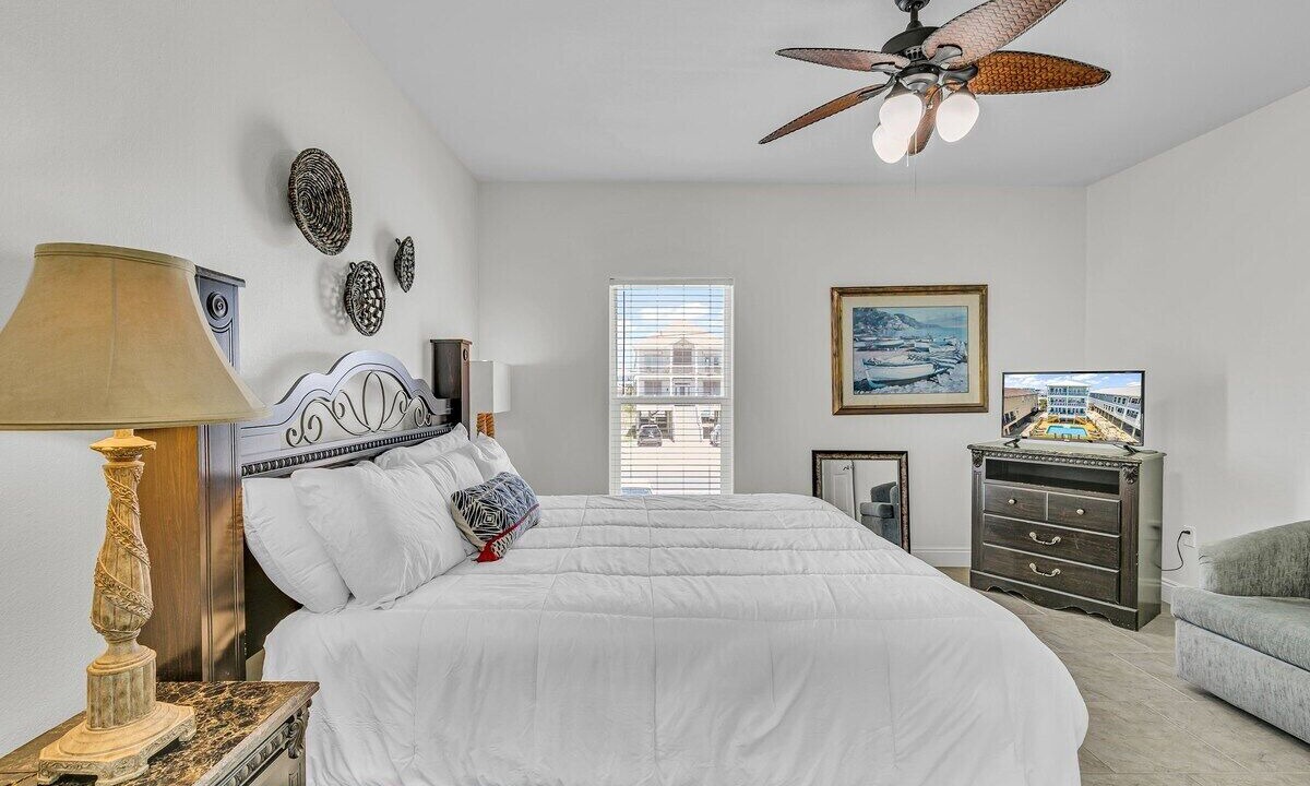 Photo of Bedroom in Gulf Shores