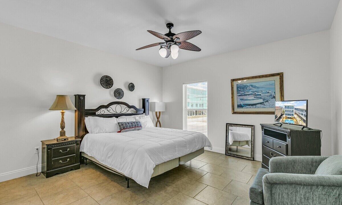 Photo of Bedroom in Gulf Shores