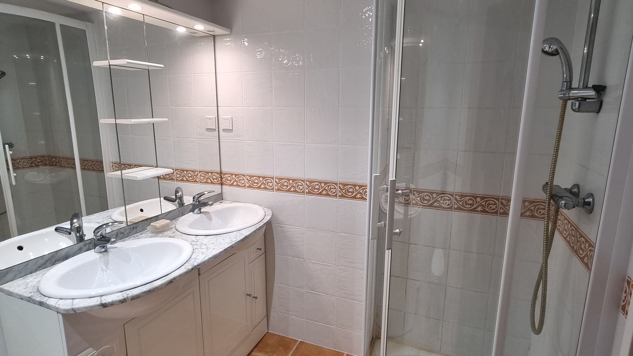 Photo of Bathroom in Archigny