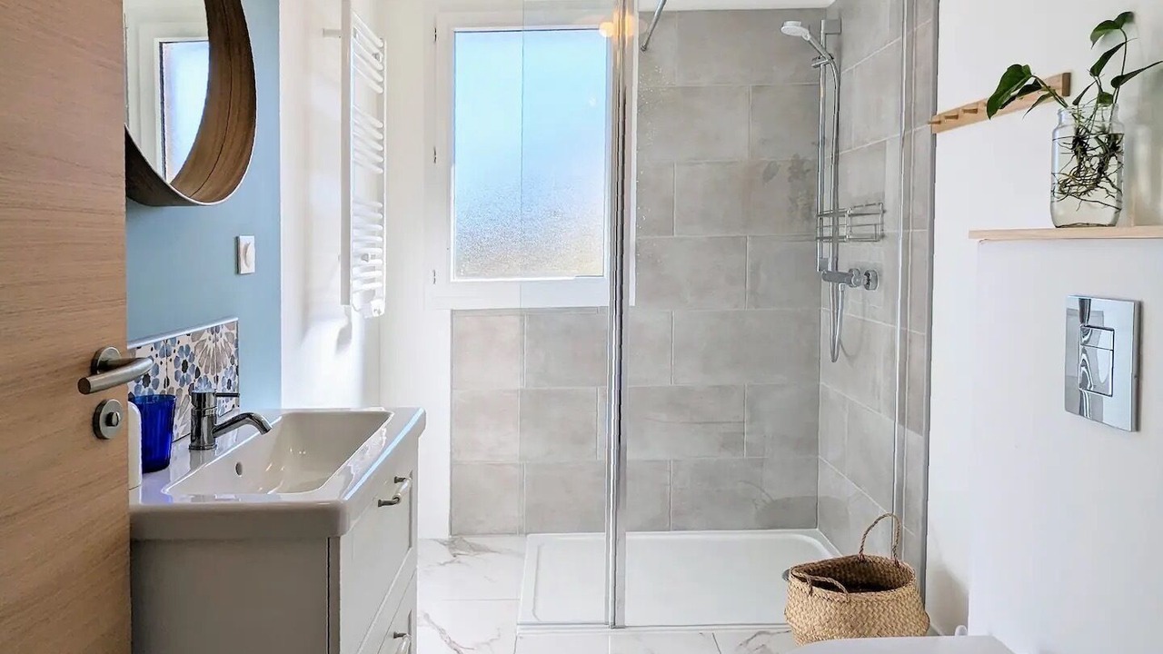 Photo of Bathroom in Lesperon