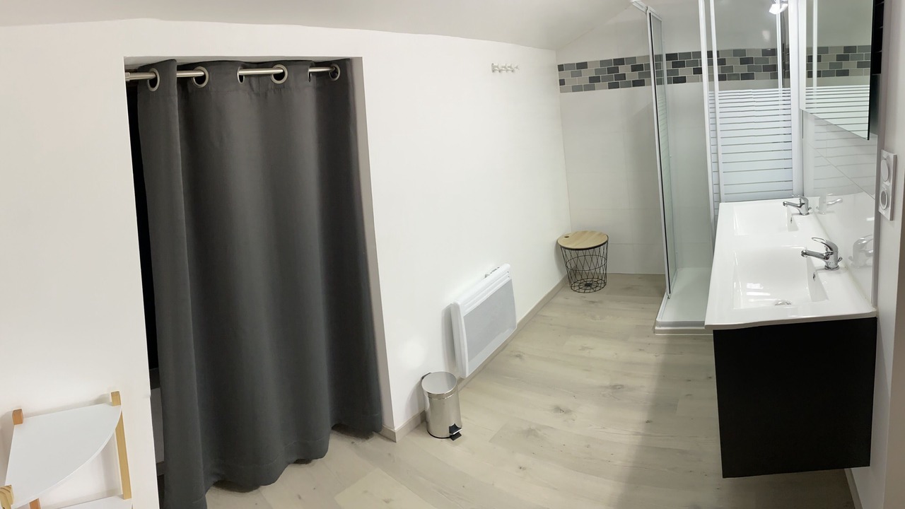 Photo of Bathroom in Villeneuve d'Aveyron