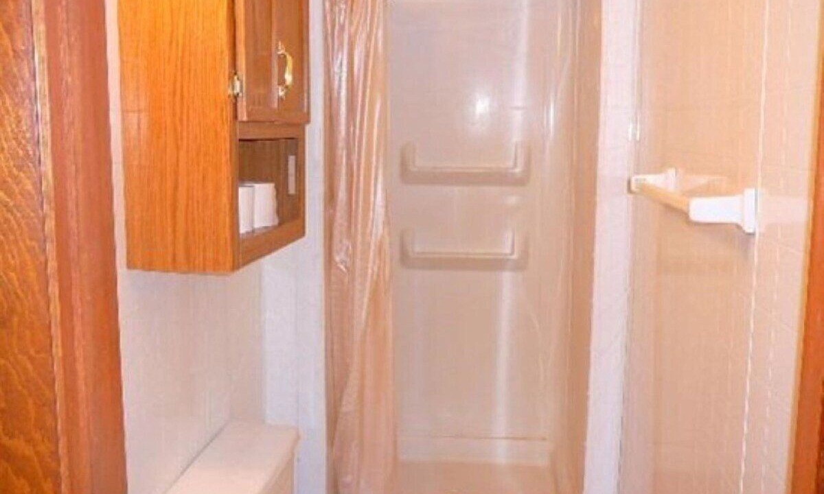 Photo of Bathroom in Butternut