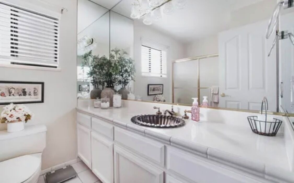 Photo of Bathroom in Discovery Bay