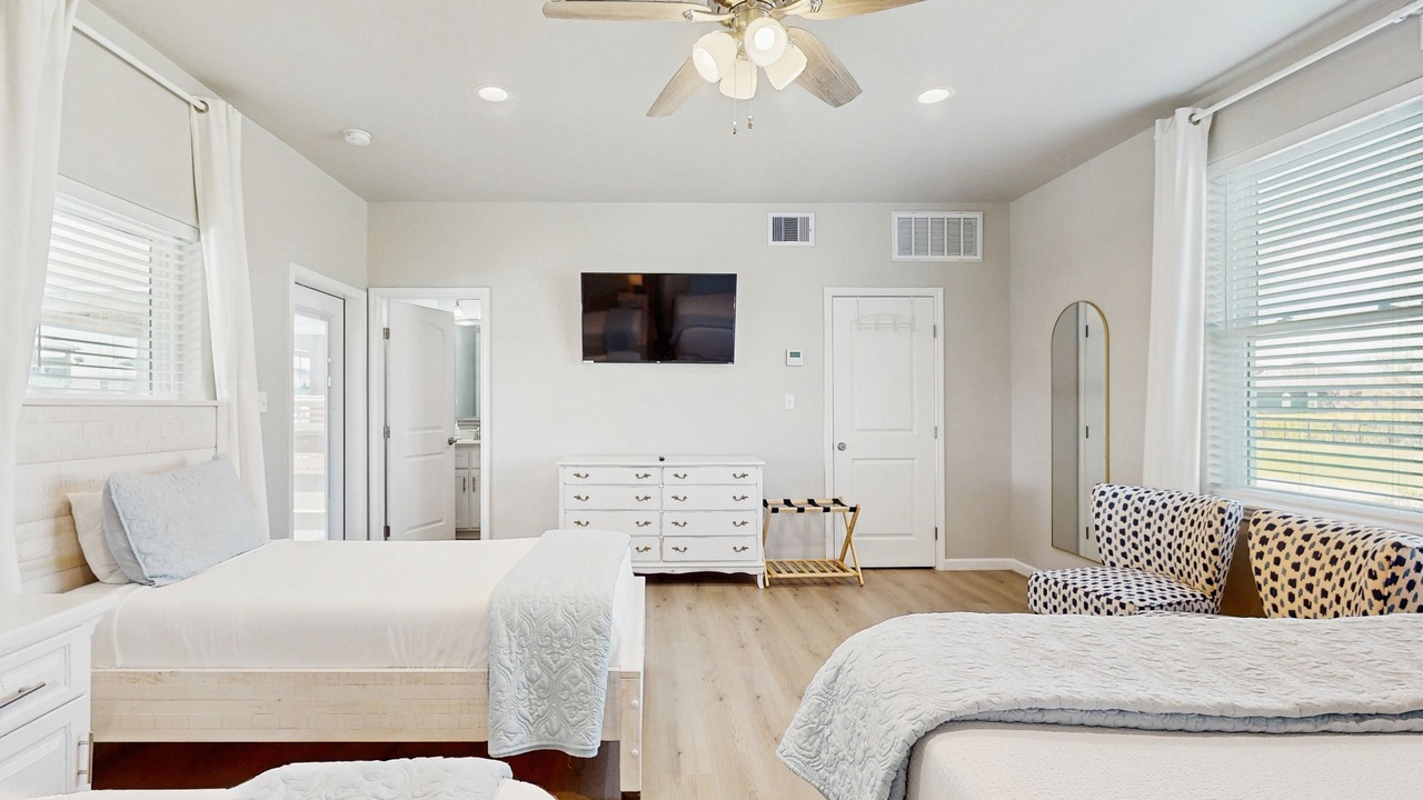 Photo of Bedroom in City-by-the Sea