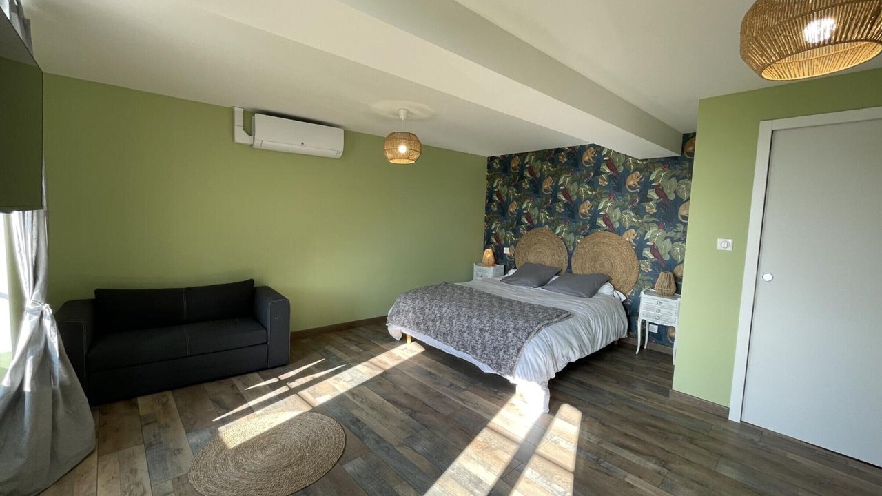 Photo of Bedroom in Louchy-Montfand