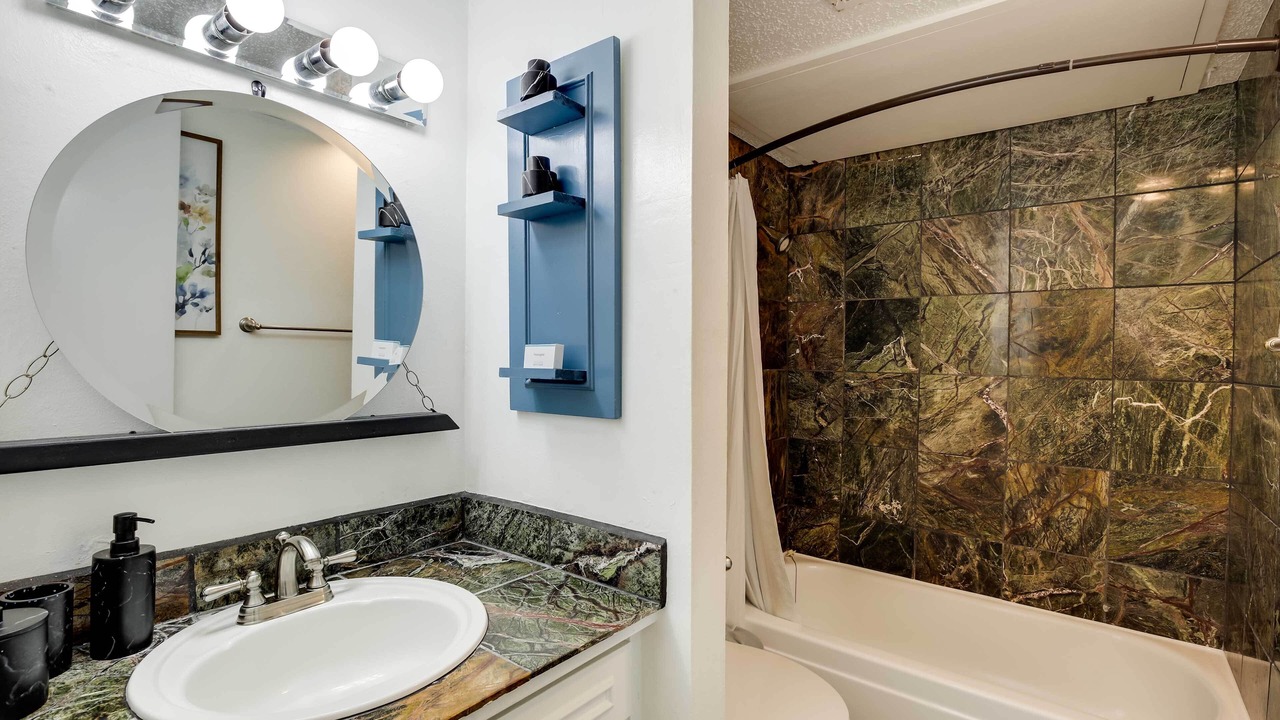 Photo of Bathroom in Knox - Henderson
