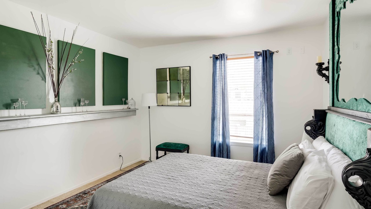 Photo of Bedroom in Knox - Henderson