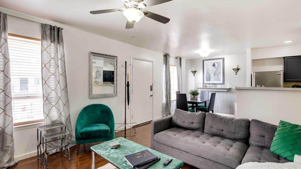 Photo of Livingroom in Knox - Henderson