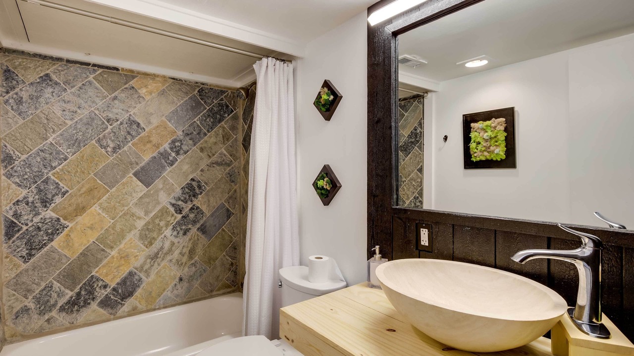 Photo of Bathroom in Knox - Henderson
