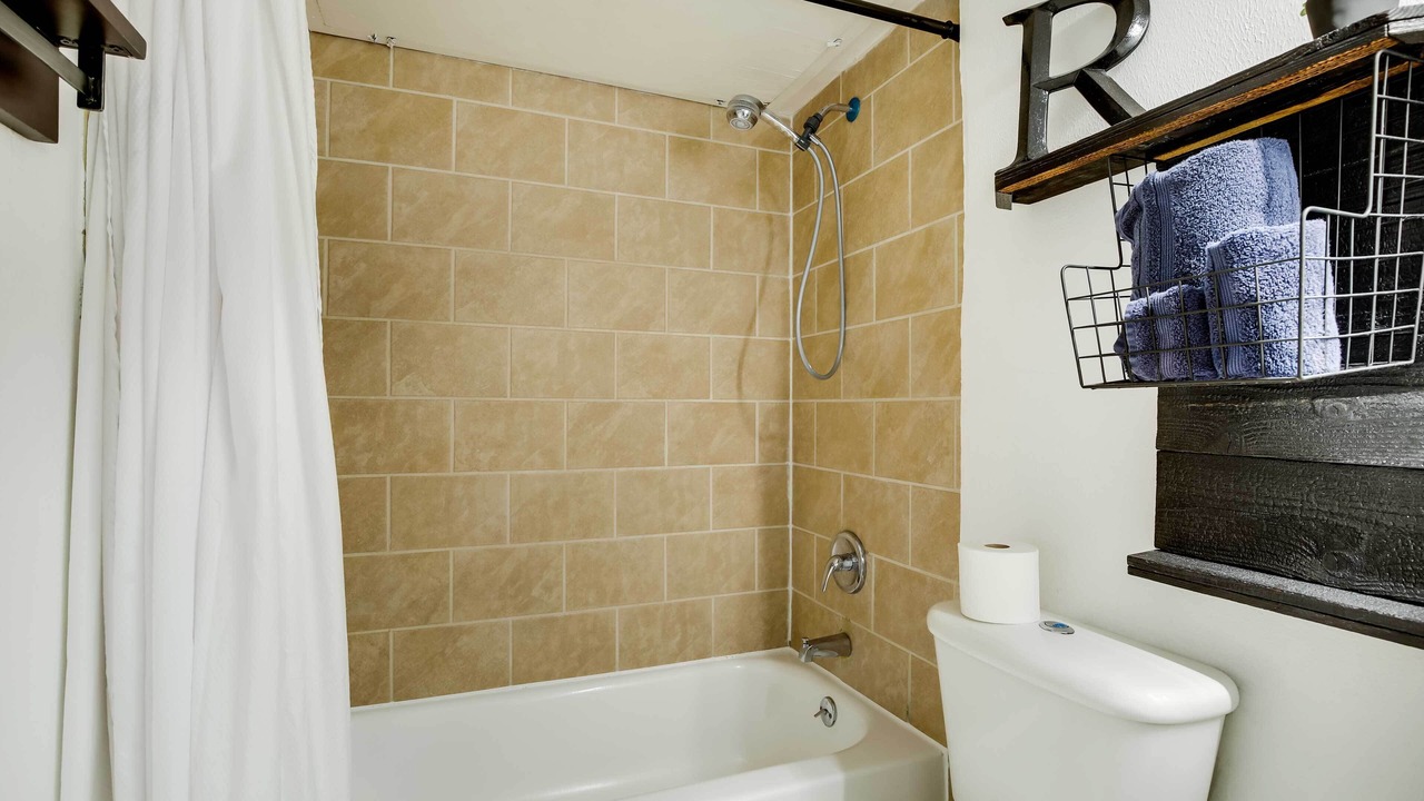 Photo of Bathroom in Knox - Henderson