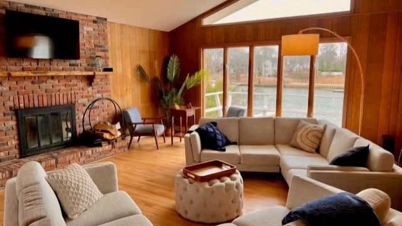 Photo of Livingroom in Hampton Bays