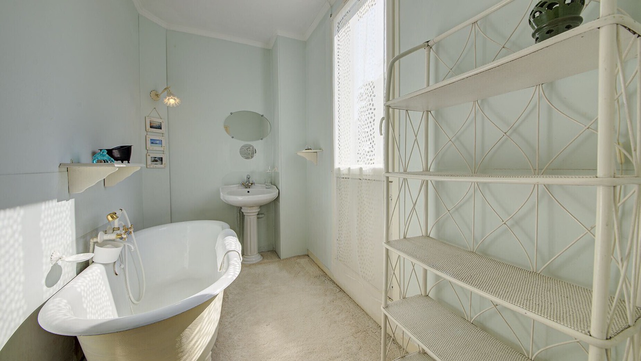 Photo of Bathroom in Murs-Erigne
