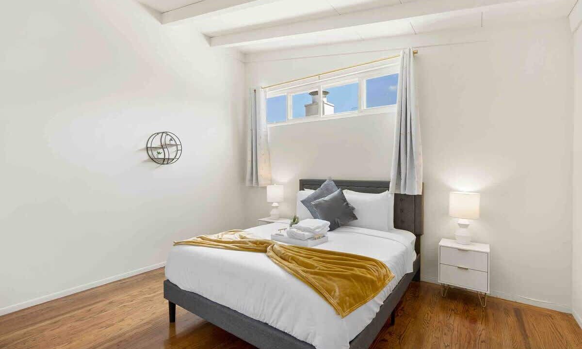 Photo of Bedroom in East San Mateo