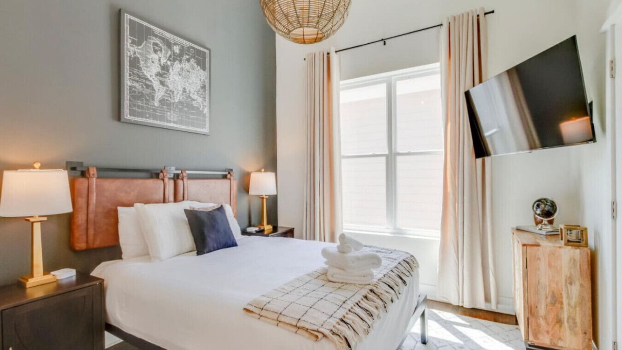Photo of Bedroom in Hillsboro West End