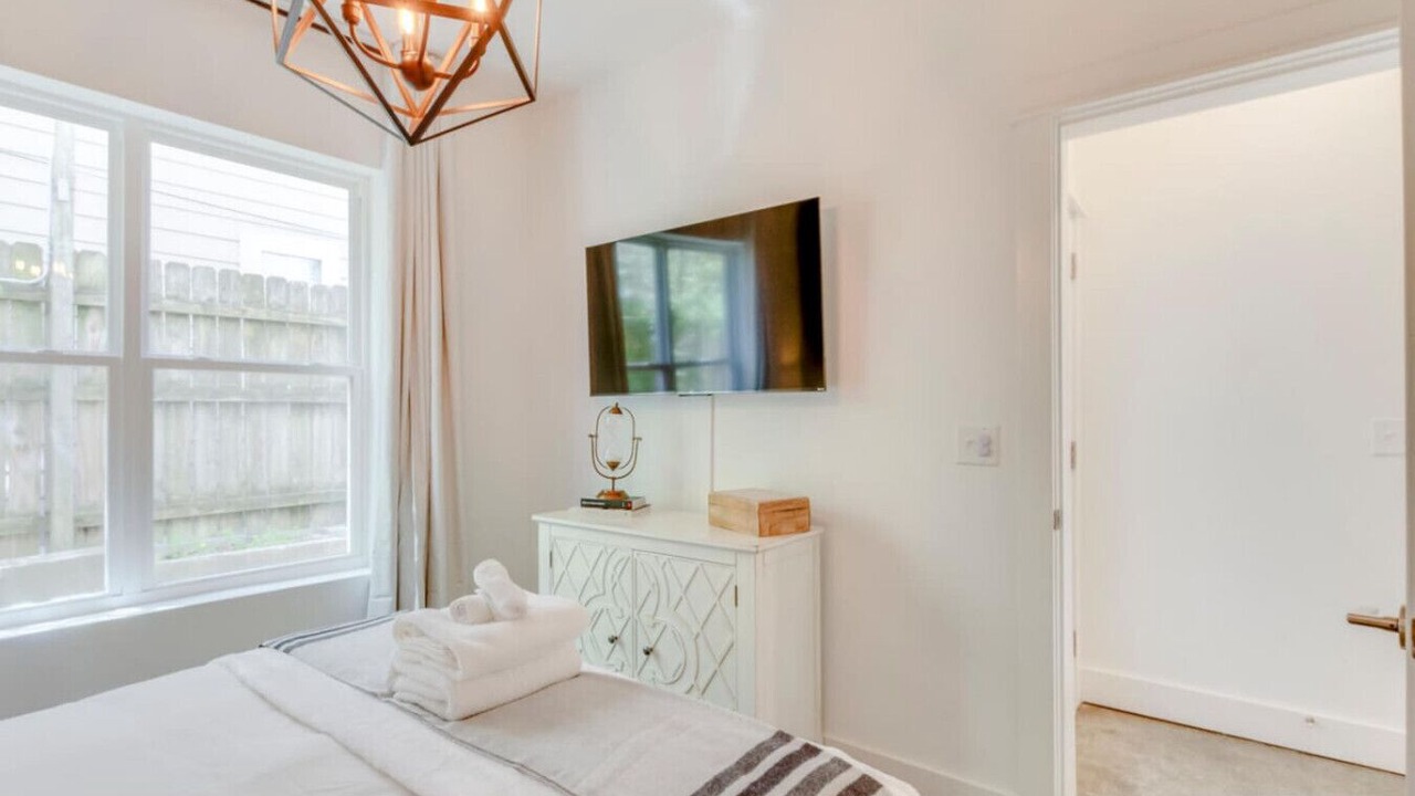Photo of Bedroom in Hillsboro West End