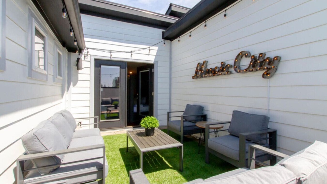 Photo of Patio Balcony in Hillsboro West End