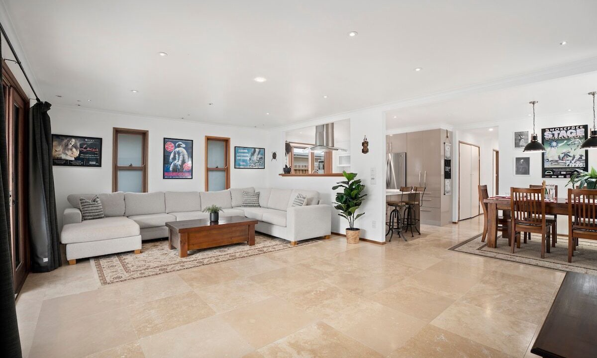 Photo of Livingroom in Burleigh Waters