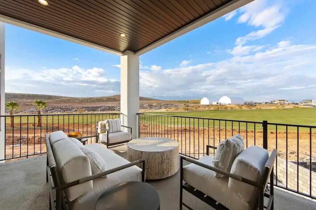 Photo of Patio Balcony in Hurricane