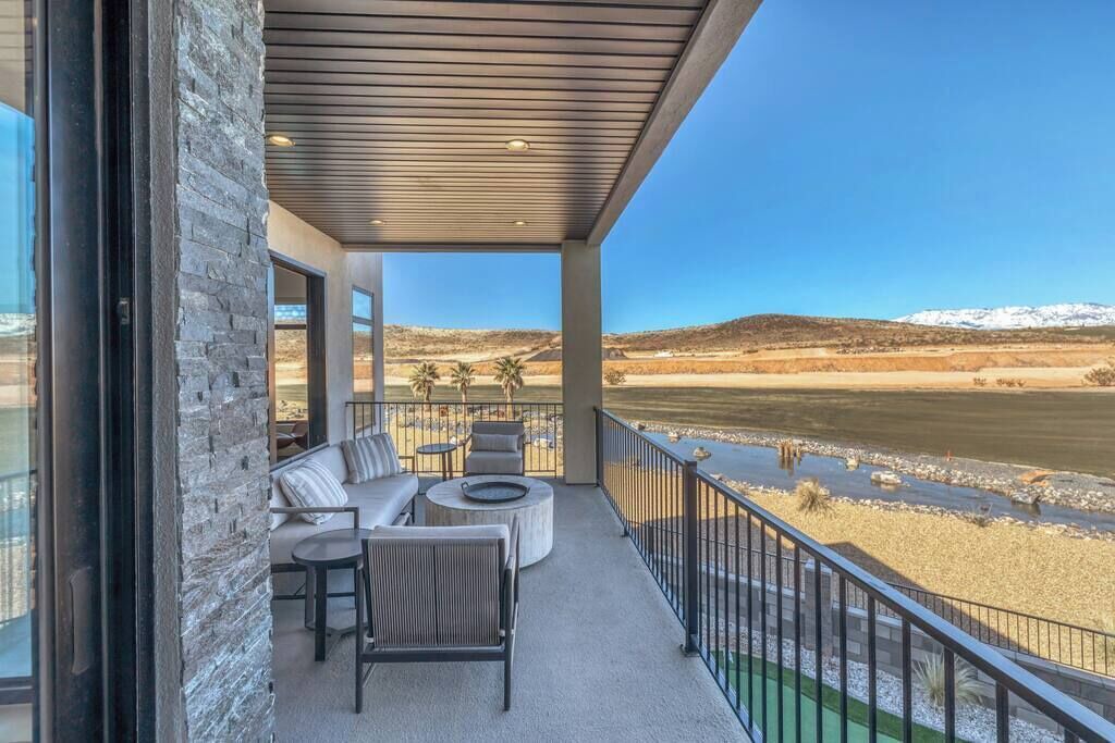 Photo of Patio Balcony in Hurricane