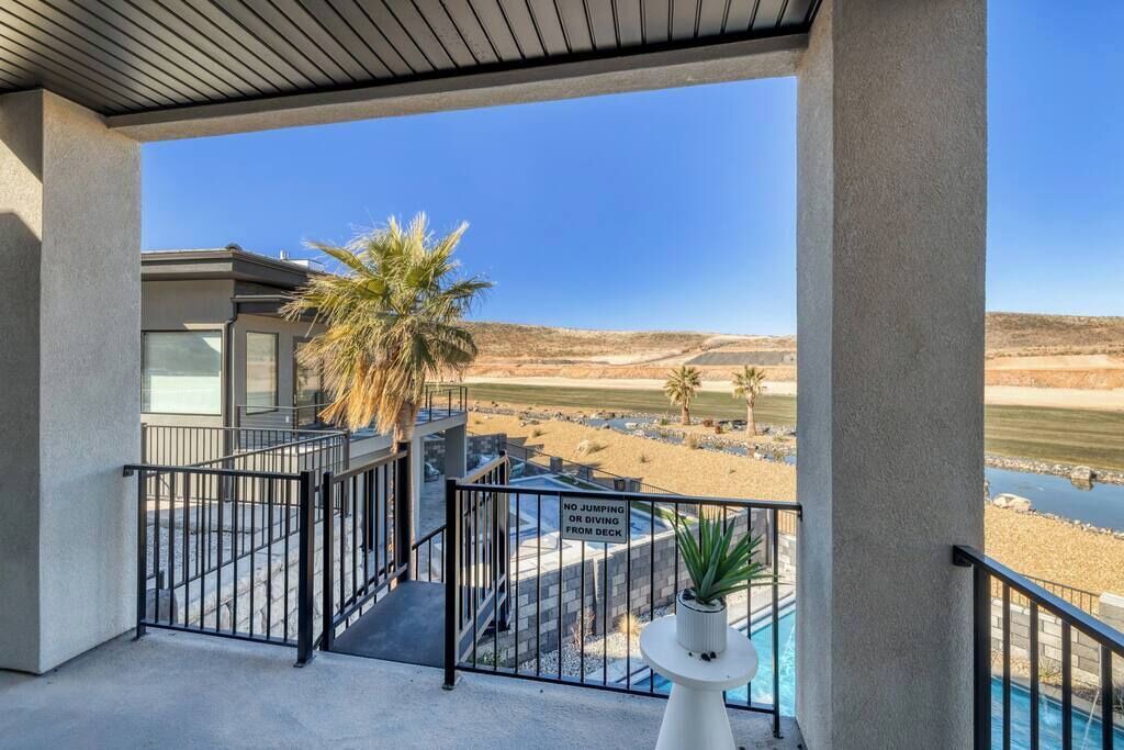 Photo of Patio Balcony in Hurricane
