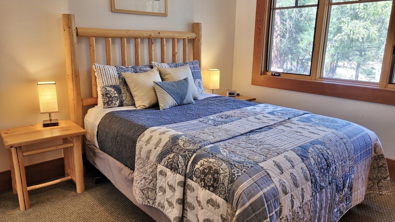 Photo of Bedroom in Mazama