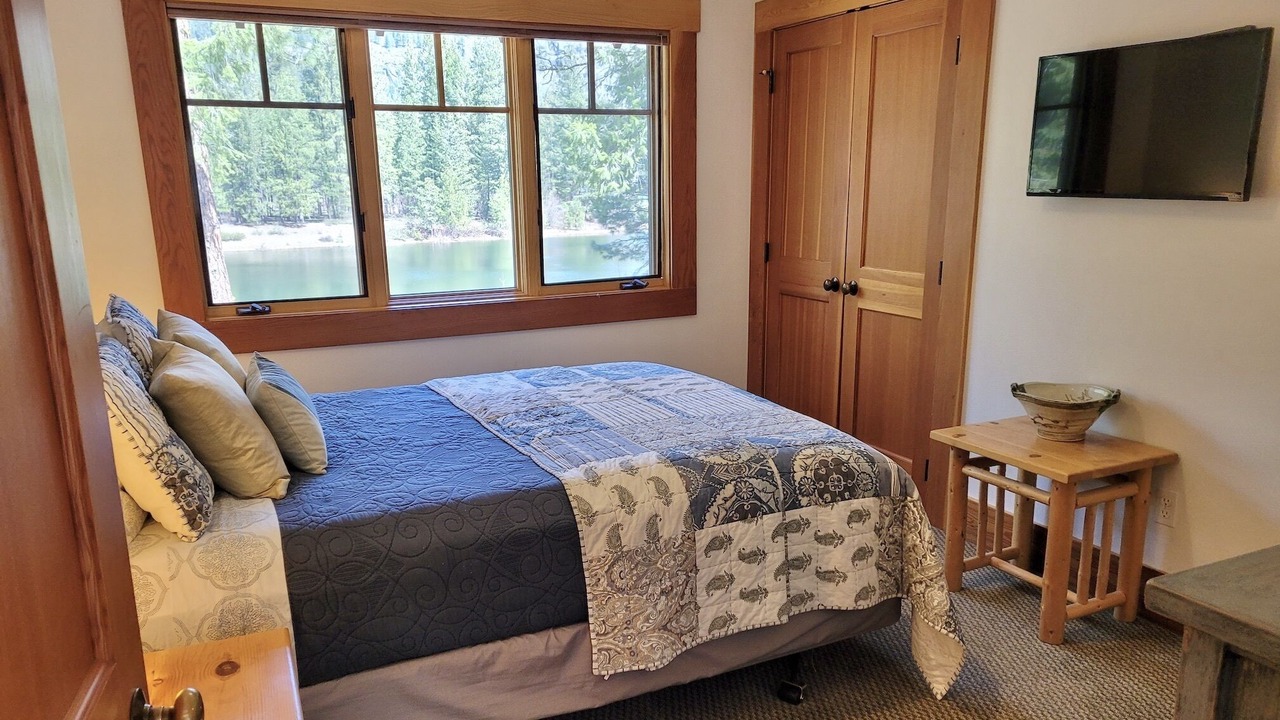 Photo of Bedroom in Mazama