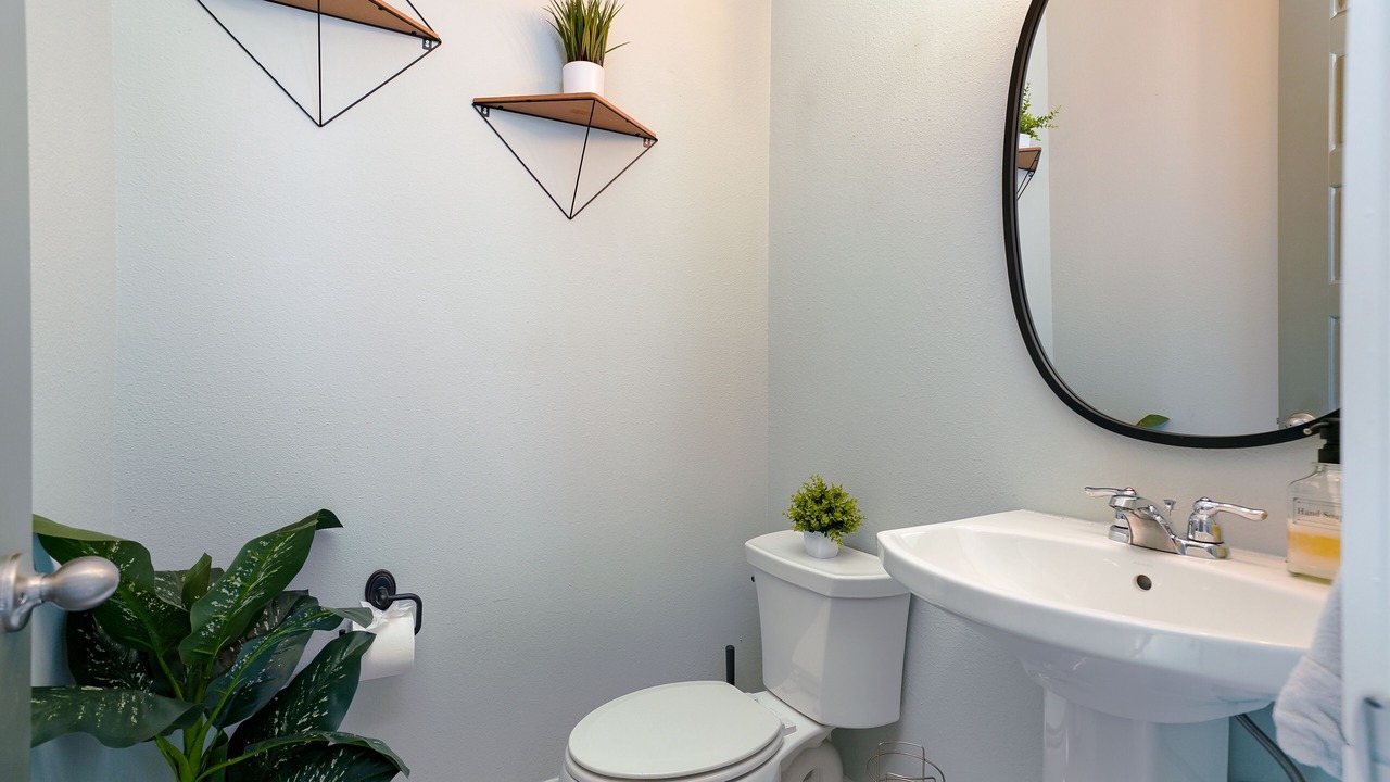 Photo of Bathroom in Historic Garderns
