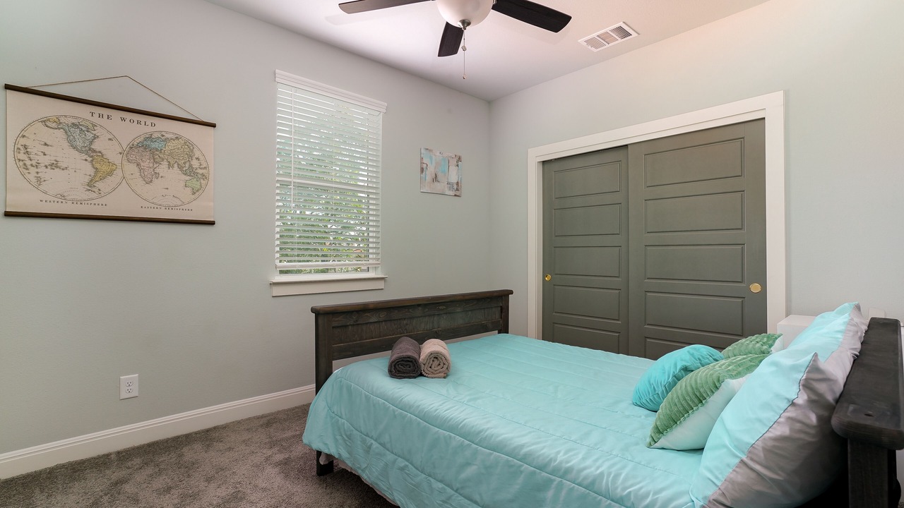 Photo of Bedroom in Historic Garderns
