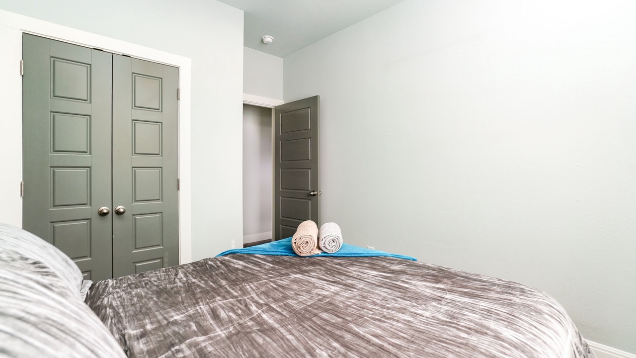 Photo of Bedroom in Historic Garderns