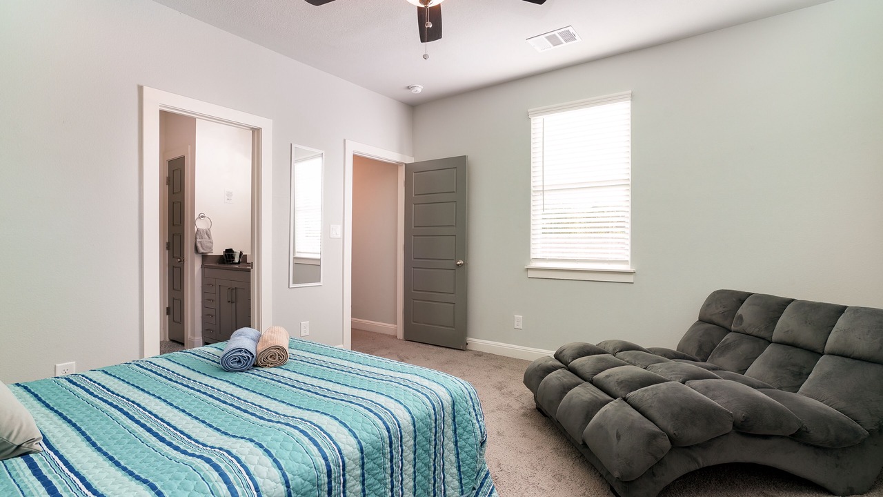 Photo of Bedroom in Historic Garderns