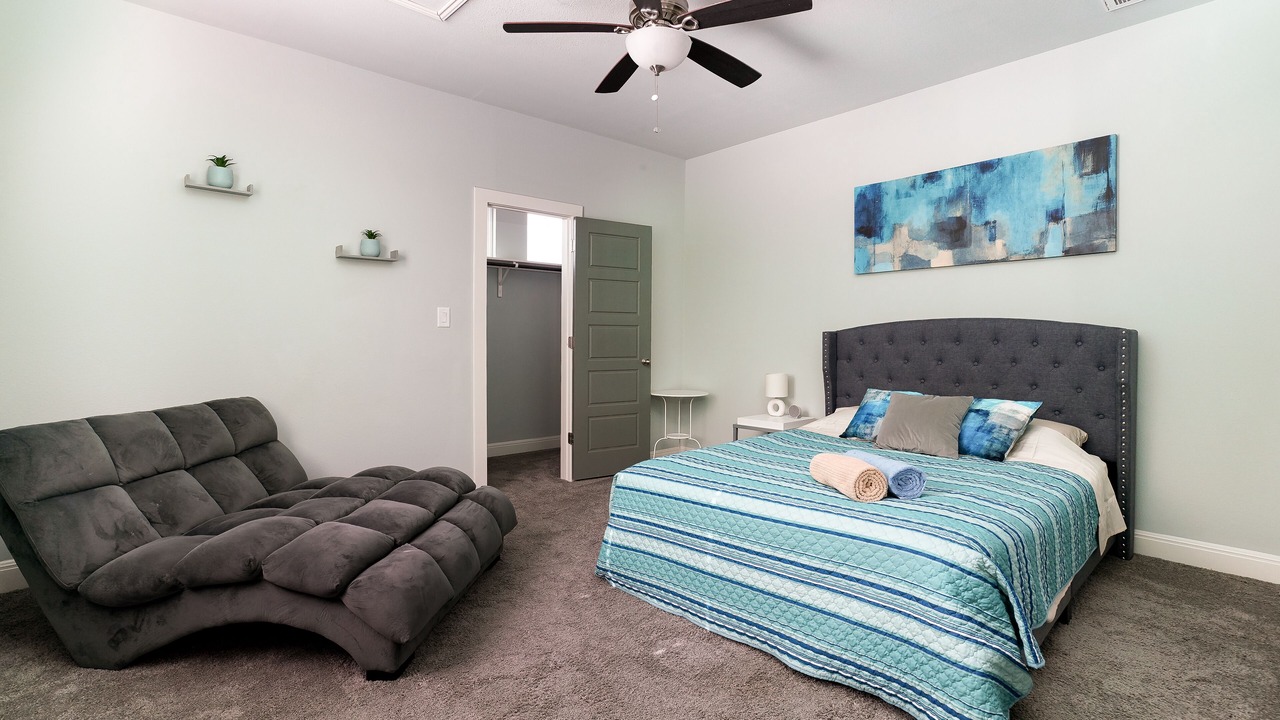 Photo of Bedroom in Historic Garderns