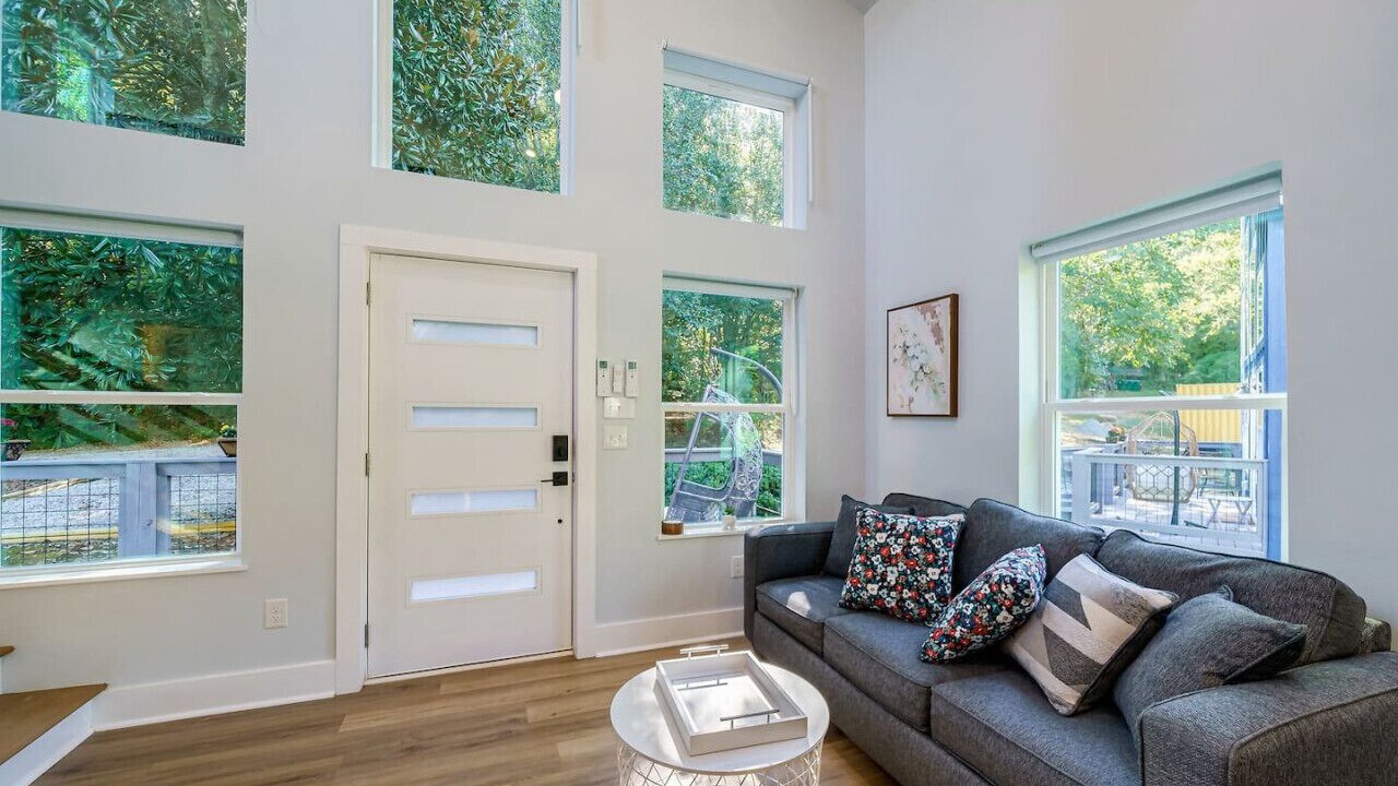 Photo of Livingroom in Dahlonega