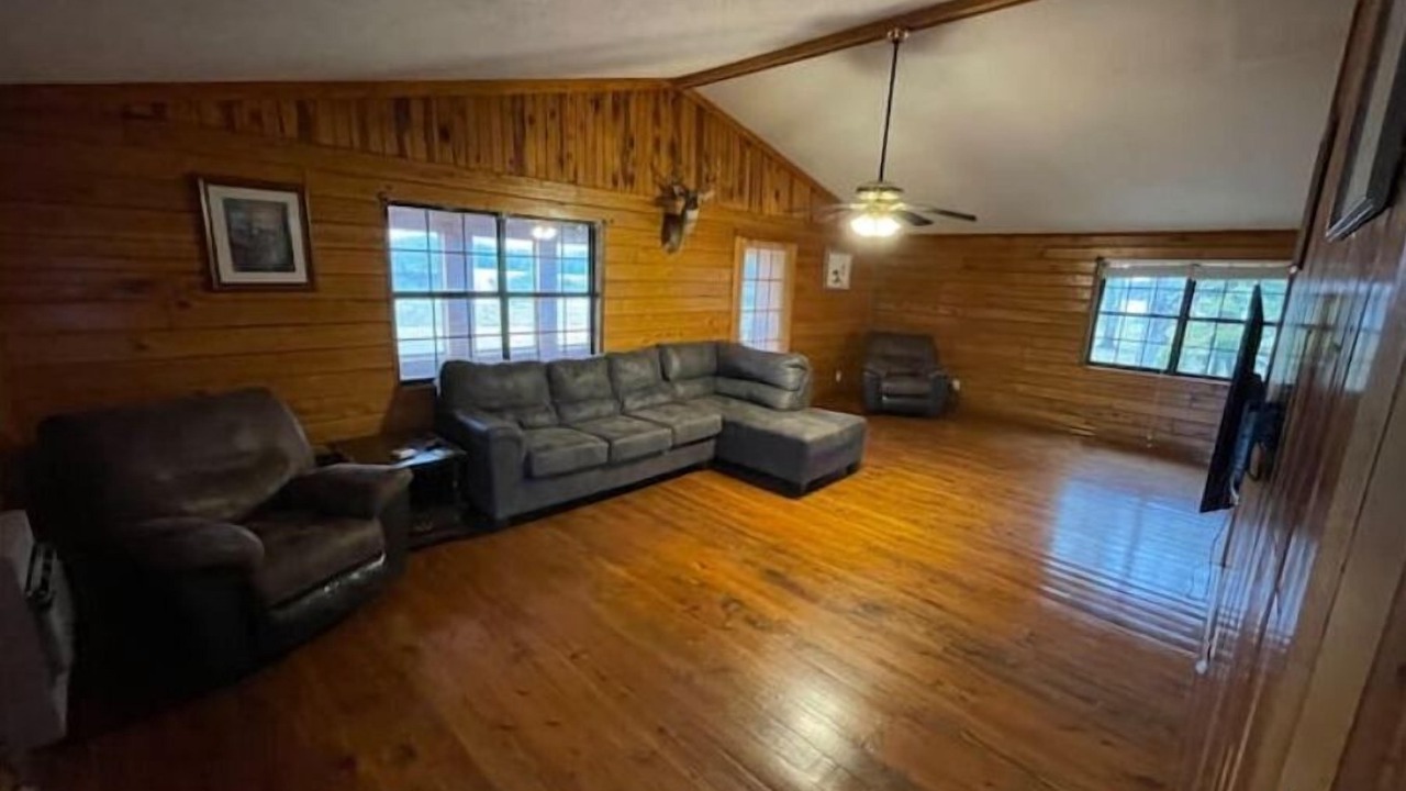 Photo of Livingroom in De Valls Bluff