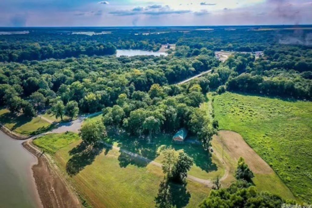 Photo of Outdoor in De Valls Bluff