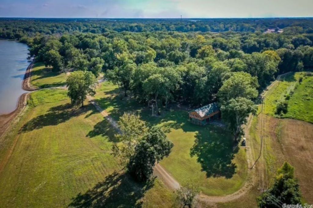 Photo of Outdoor in De Valls Bluff