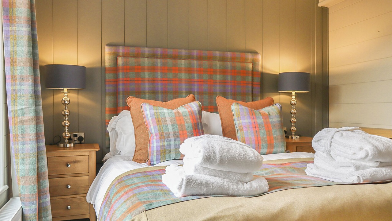 Photo of Others in Lauder