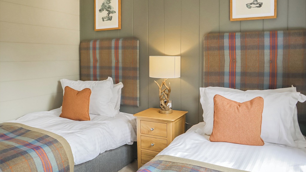 Photo of Others in Lauder